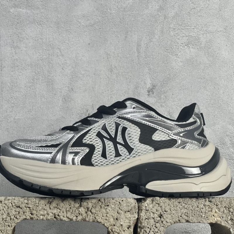 G*u*i casual shoes